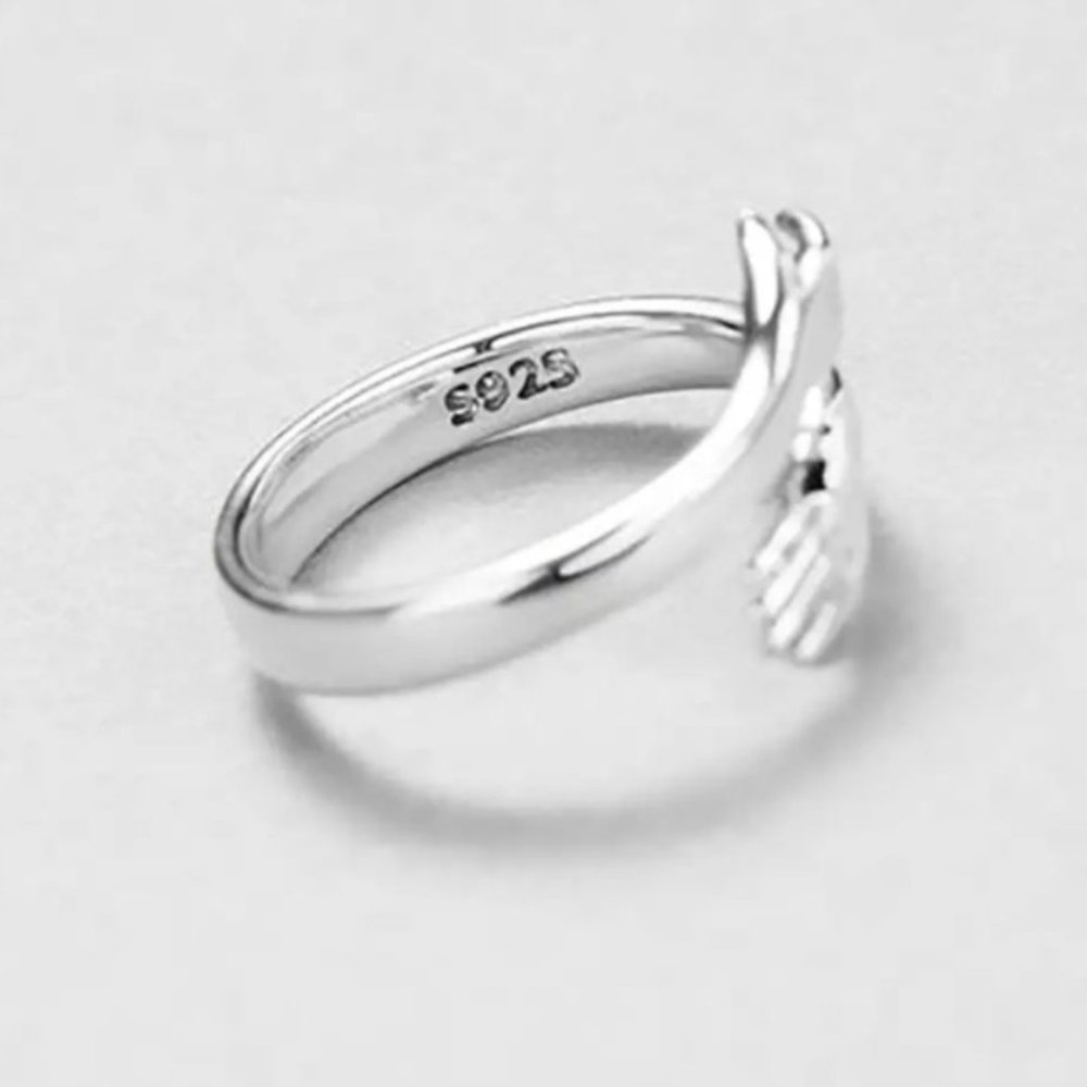 Minimalist Cute/Dainty Silver Love Hug Adjustable Ring - Picture 4 of 6